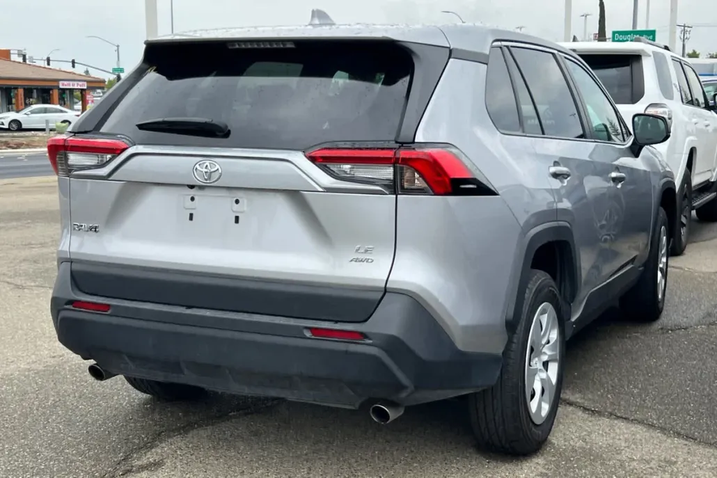 2024 Toyota RAV4 LE photo 1