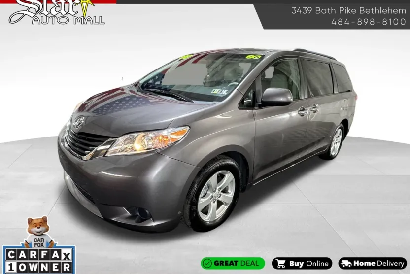 2011 Toyota Sienna LE photo 1