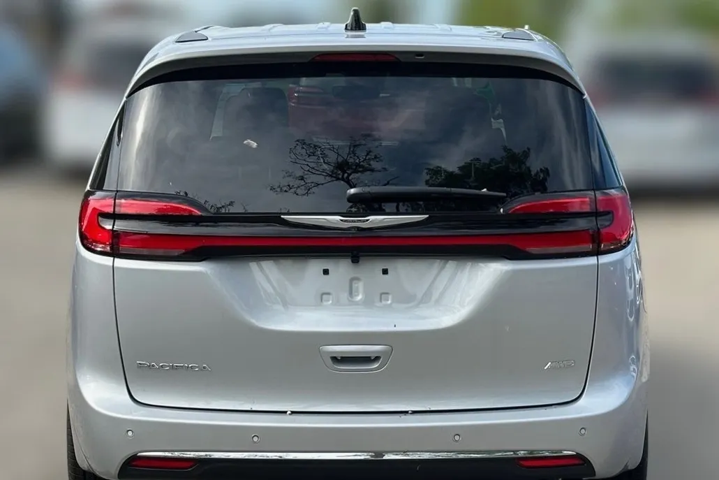 2026 Chrysler Pacifica photo 1