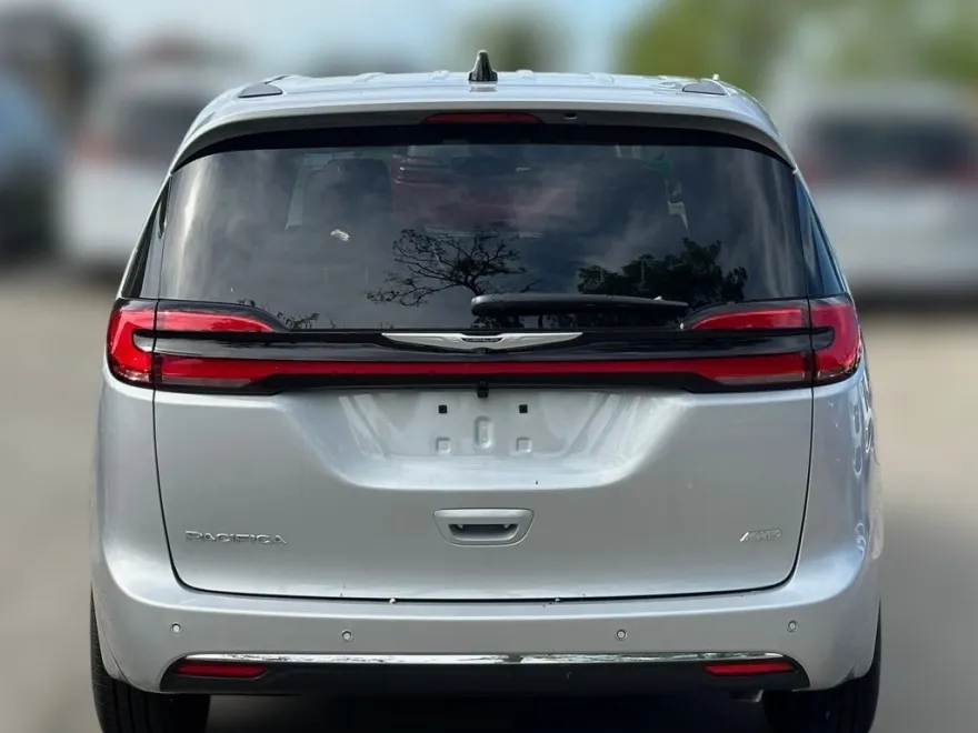 2026 Chrysler Pacifica photo 1