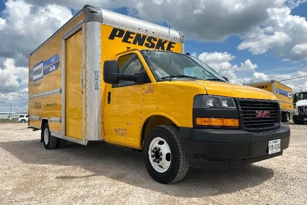 2022 Gmc Savana 3500 Cutaway photo 1