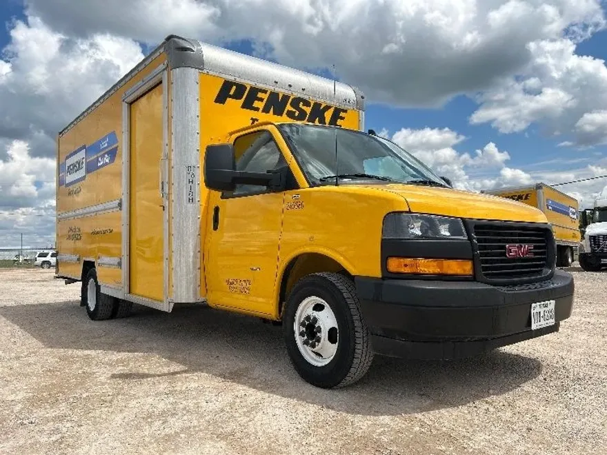 2022 Gmc Savana 3500 Cutaway photo 1