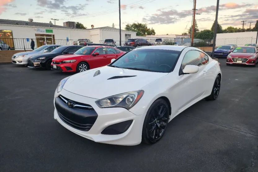 2013 Hyundai Genesis Coupe 2.0T photo 1