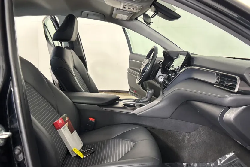 2022 Toyota Camry SE photo 1