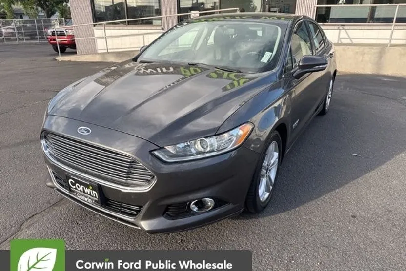 2016 Ford Fusion Energi Titanium photo 1