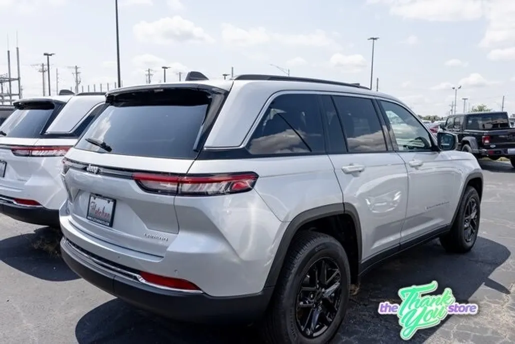 2025 Jeep Grand Cherokee Laredo photo 1