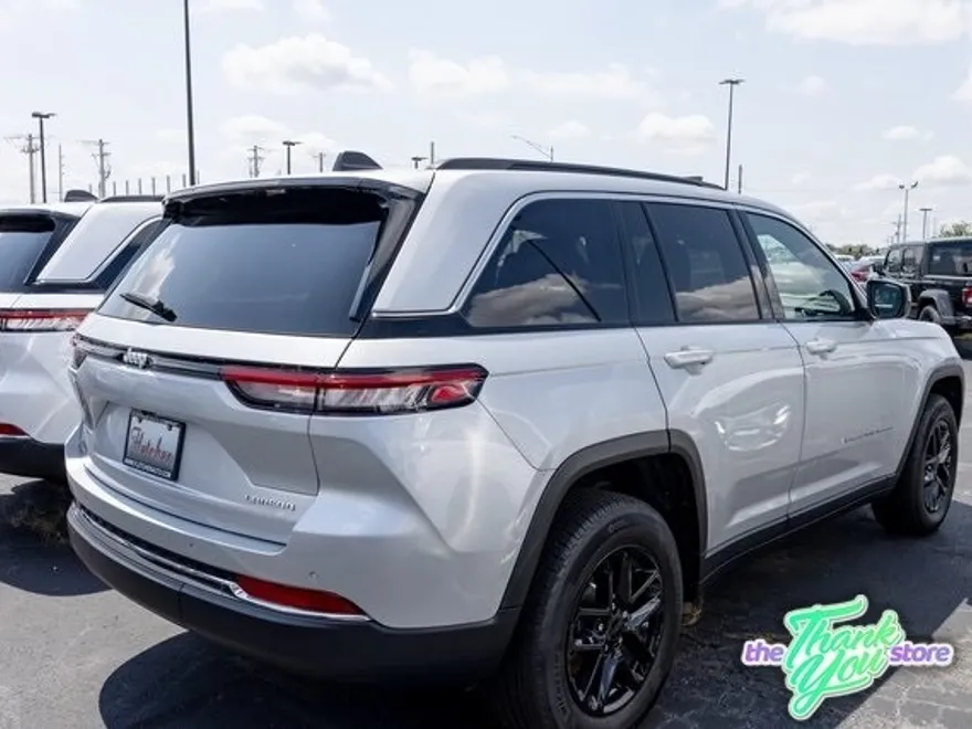 2025 Jeep Grand Cherokee Laredo photo 1