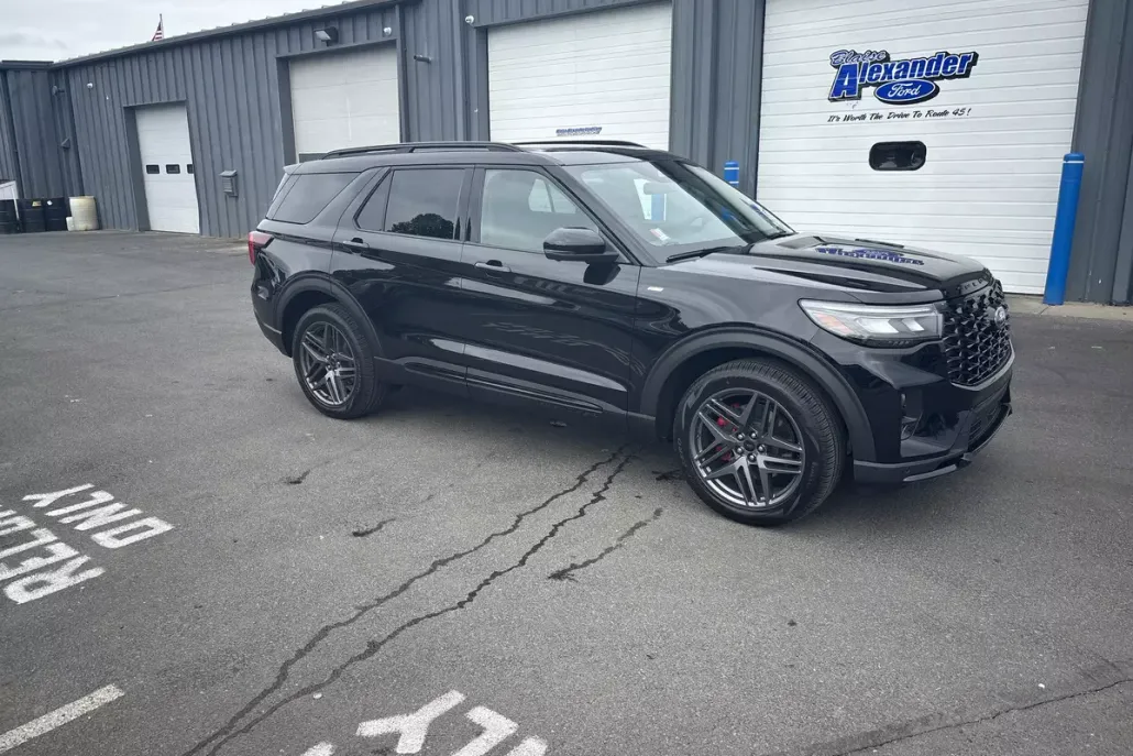 2025 Ford Explorer ST-Line photo 1