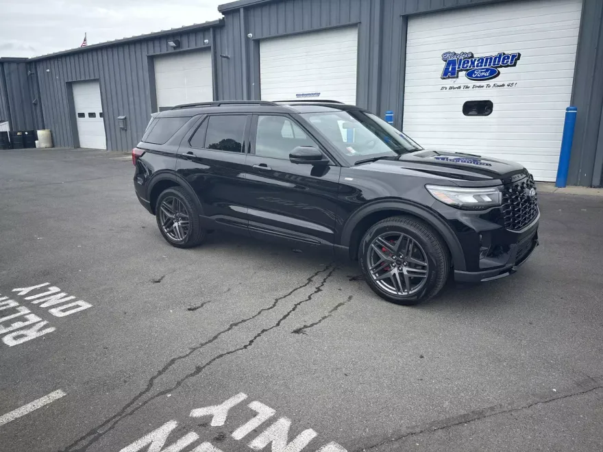 2025 Ford Explorer ST-Line photo 1