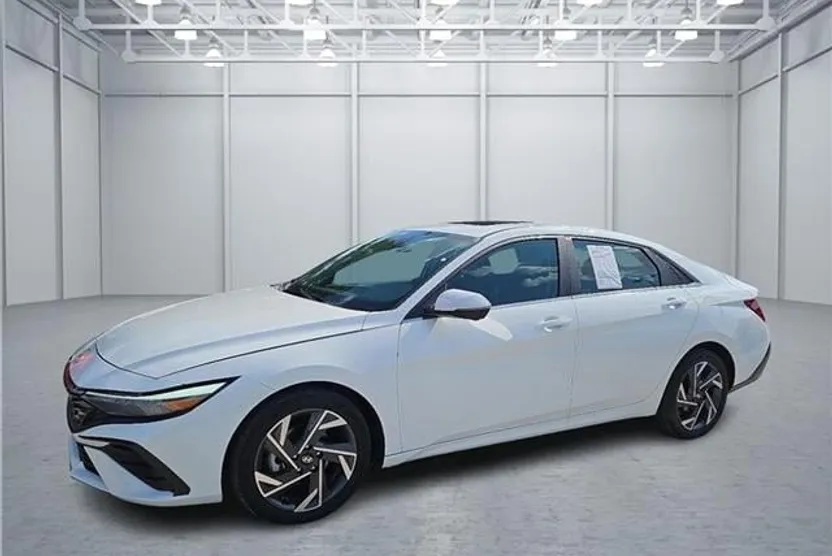 2024 Hyundai Elantra Limited photo 1