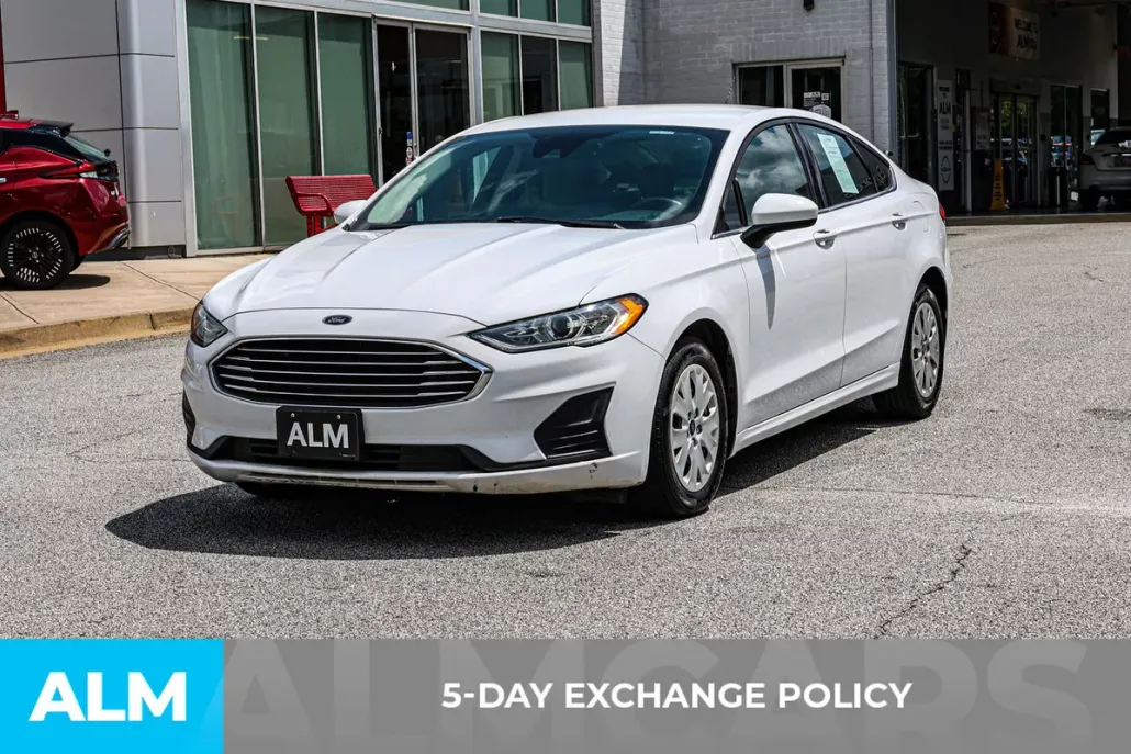 2019 Ford Fusion S photo 1