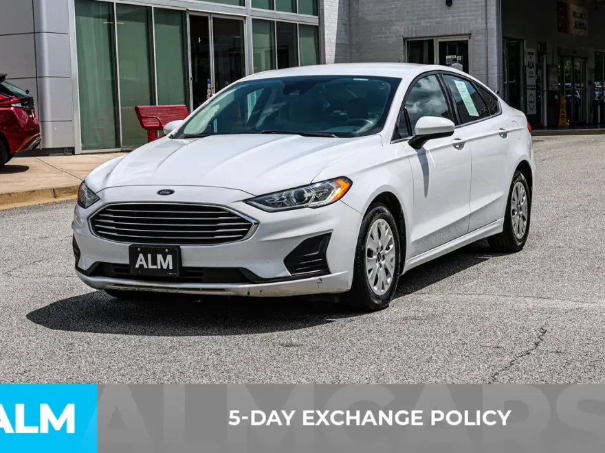 2019 Ford Fusion S photo 1
