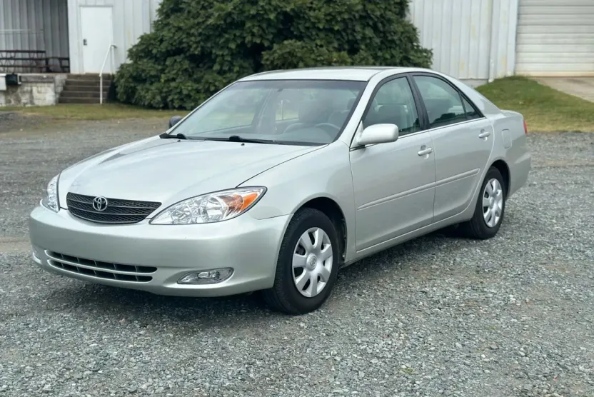 2003 Toyota Camry LE photo 1
