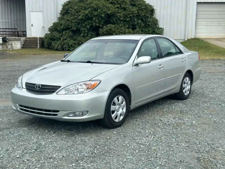 2003 Toyota Camry LE photo 1