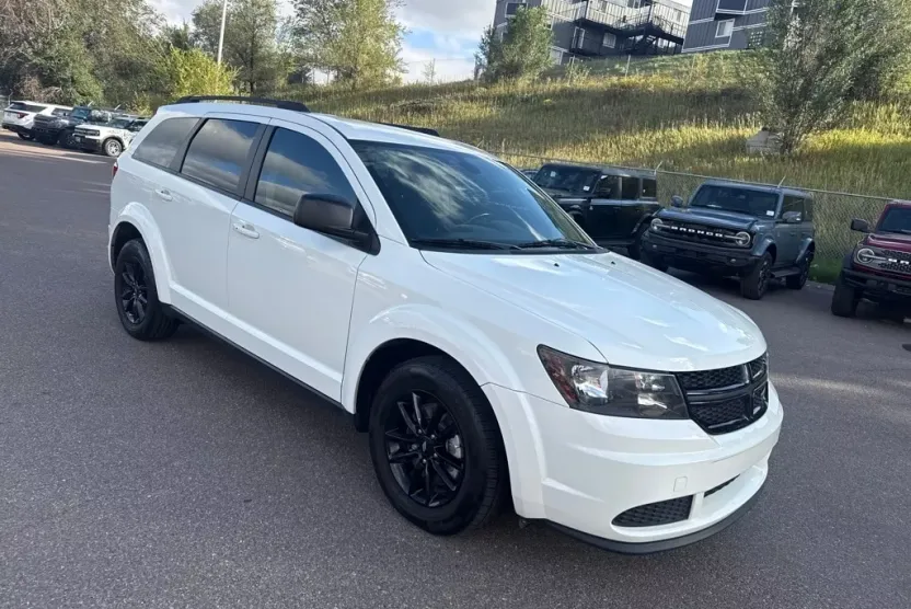 2020 Dodge Journey SE photo 1