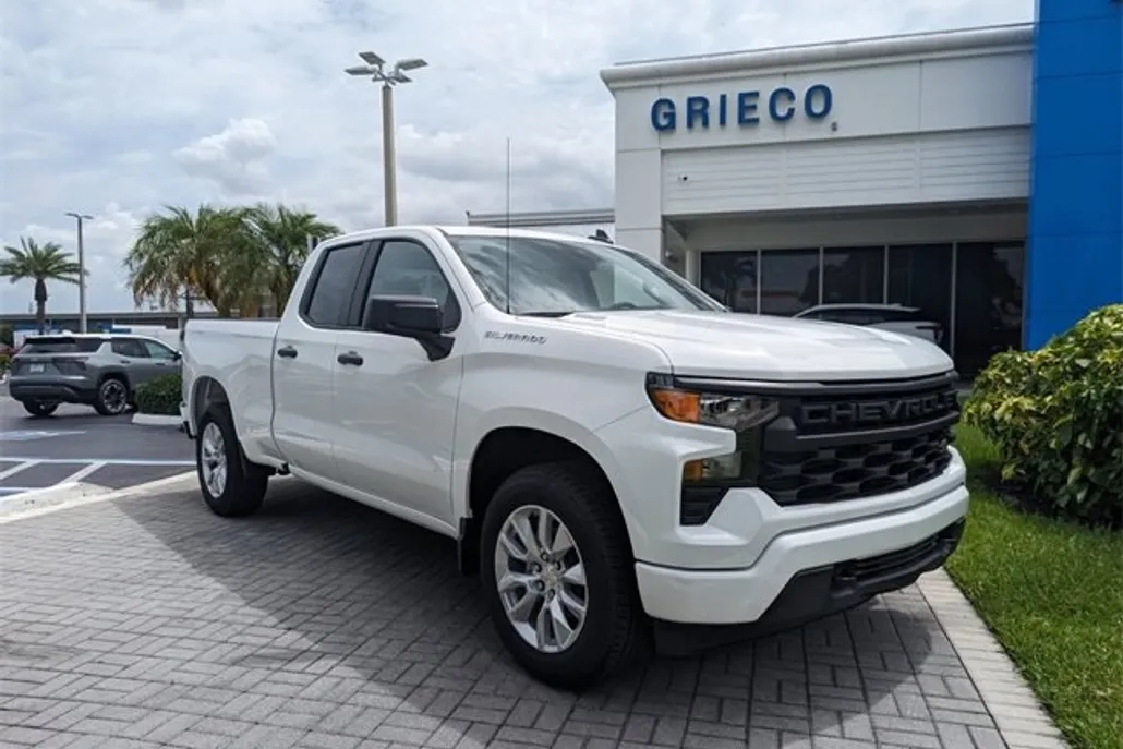 2026 Chevrolet Silverado Custom photo 1