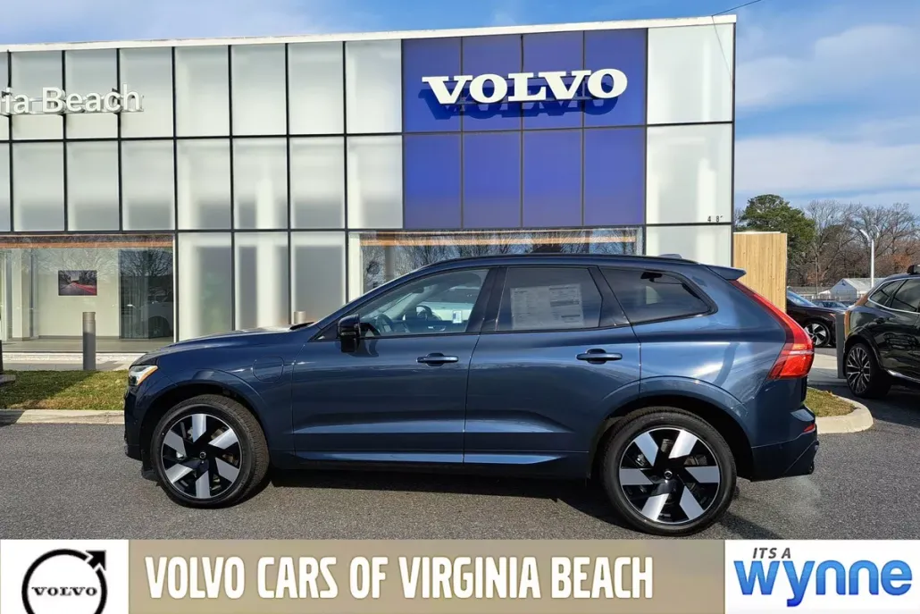 2025 Volvo XC60 T8 Plus photo 1