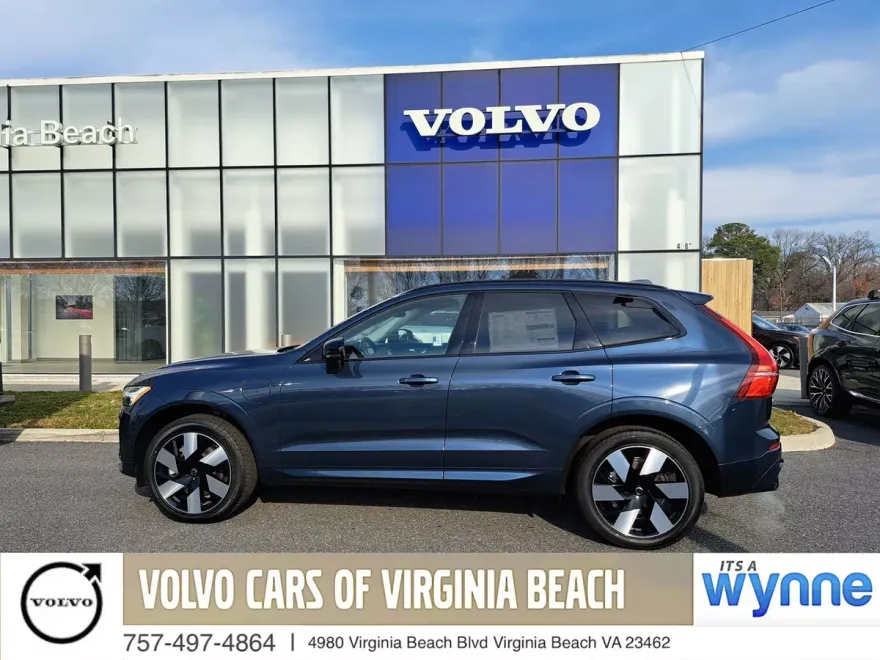 2025 Volvo XC60 T8 Plus photo 1