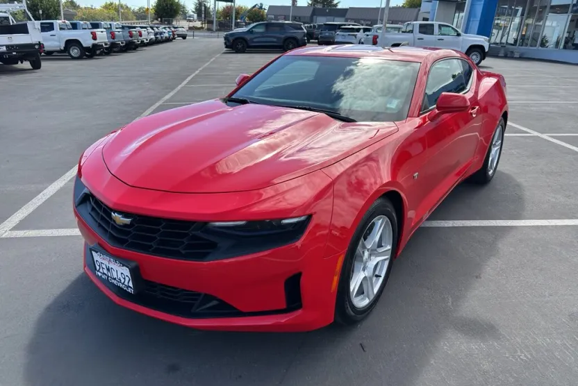 2023 Chevrolet Camaro 1LT photo 1
