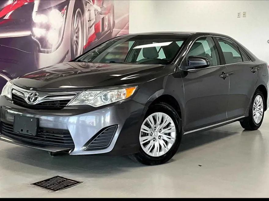 2014 Toyota Camry L photo 1
