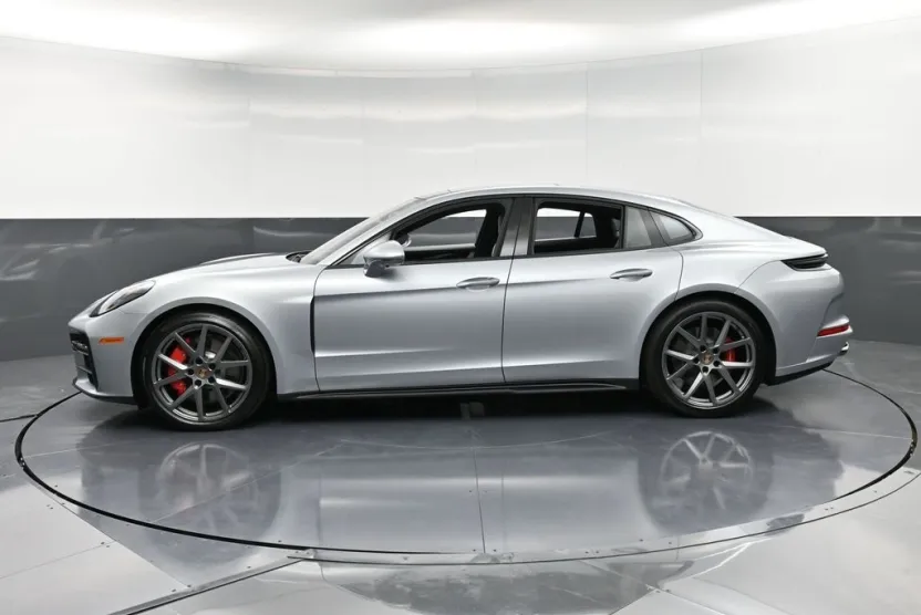 2026 Porsche Panamera GTS photo 1