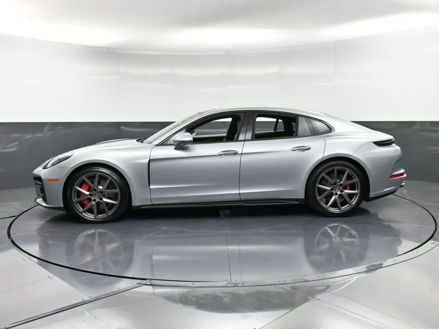 2026 Porsche Panamera GTS photo 1