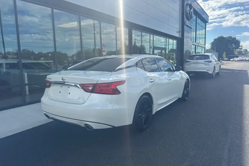 2017 Nissan Maxima S photo 1