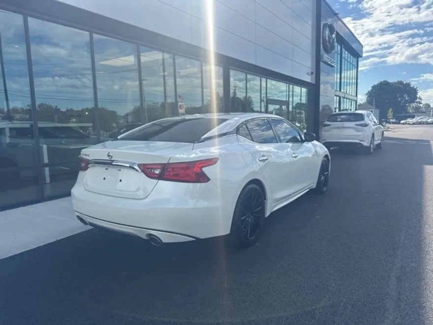 2017 Nissan Maxima S photo 1