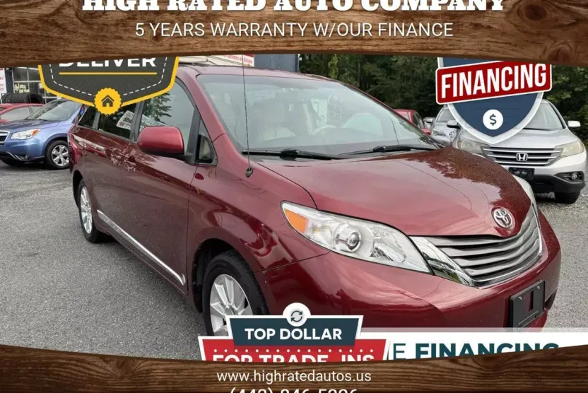 2011 Toyota Sienna XLE photo 1
