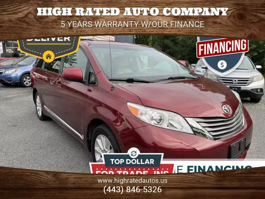 2011 Toyota Sienna XLE photo 1