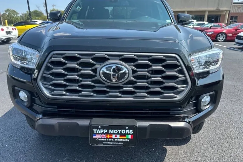 2023 Toyota Tacoma TRD Off-Road photo 1