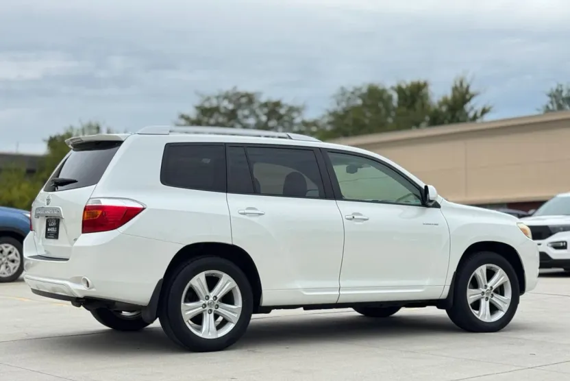 2010 Toyota Highlander Limited Sport photo 1