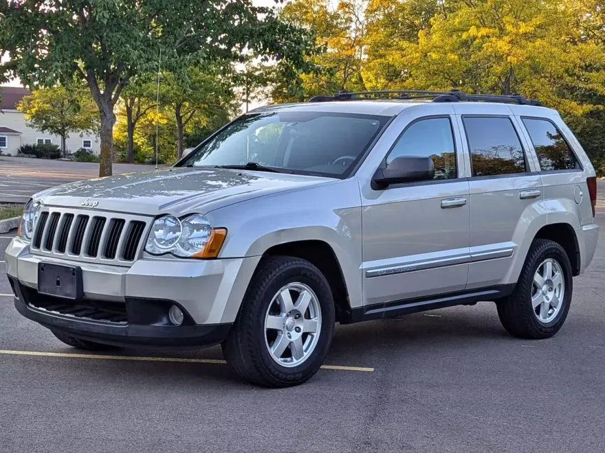 2010 Jeep Grand Cherokee Laredo photo 1