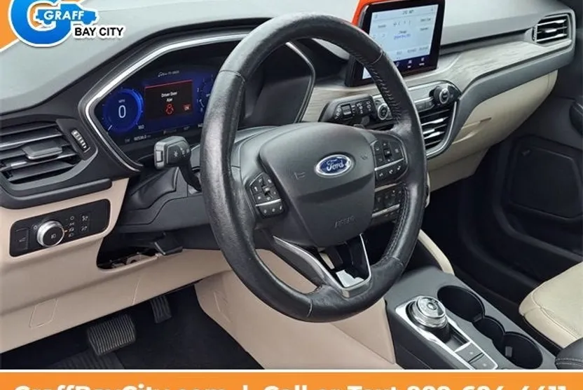 2020 Ford Escape Titanium photo 1