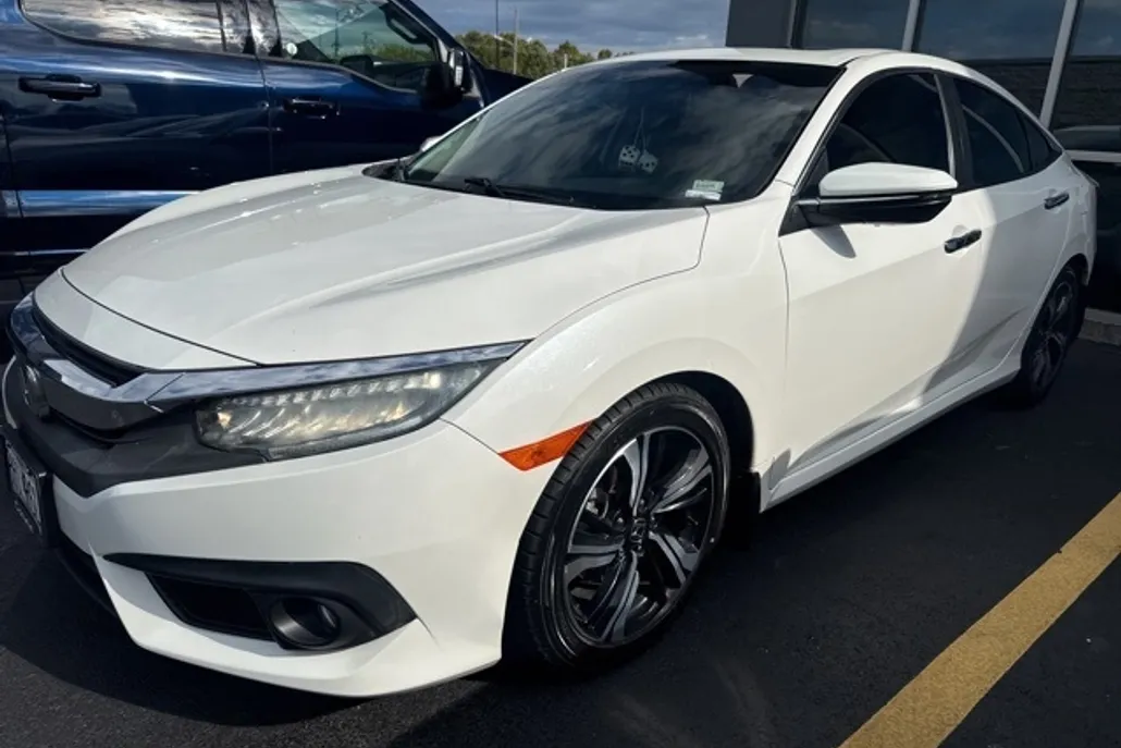 2016 Honda Civic Touring photo 1