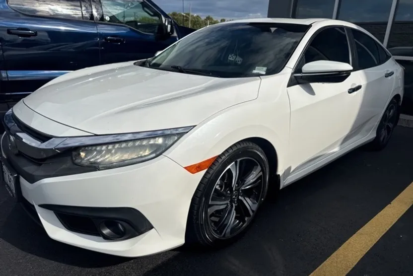 2016 Honda Civic Touring photo 1