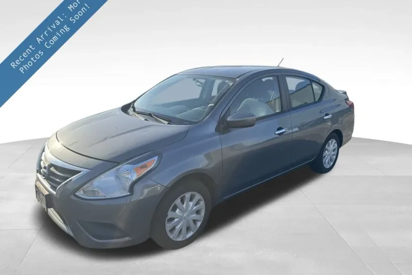 2017 Nissan Versa 1.6 SV photo 1