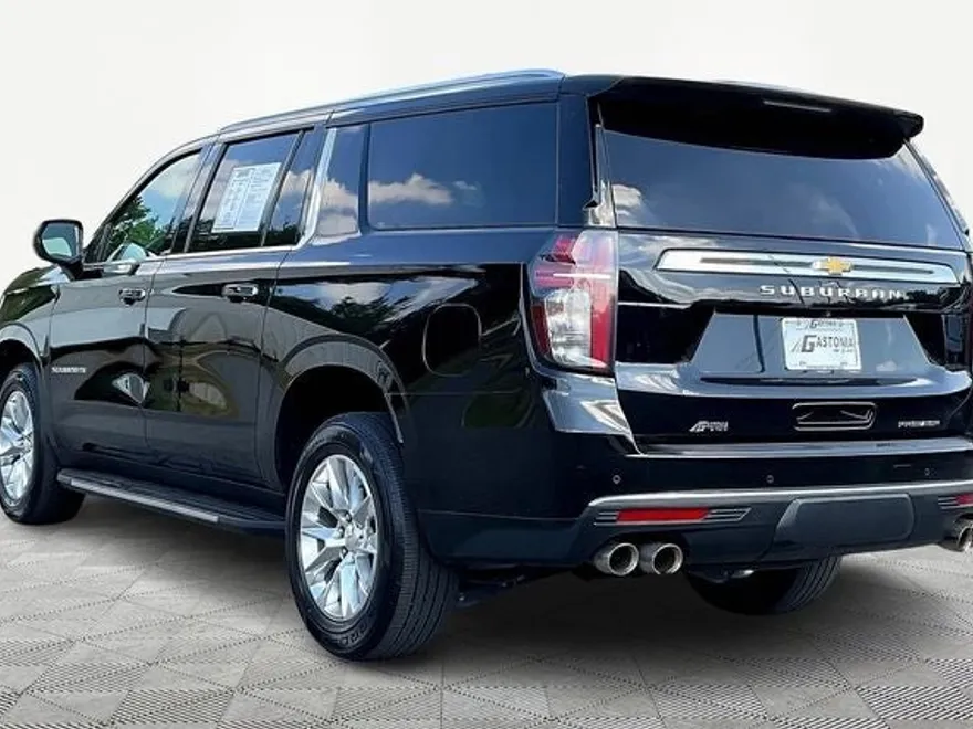2024 Chevrolet Suburban Premier photo 1