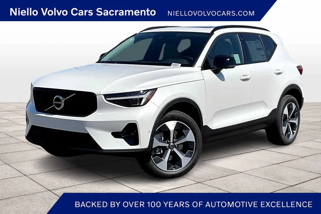 2026 Volvo XC40 Plus photo 1