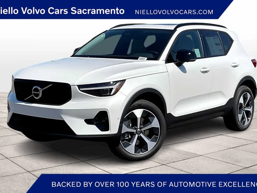 2026 Volvo XC40 Plus photo 1
