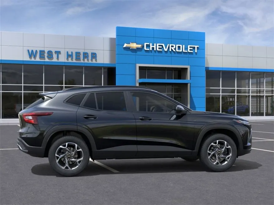 2025 Chevrolet Trax LT photo 1