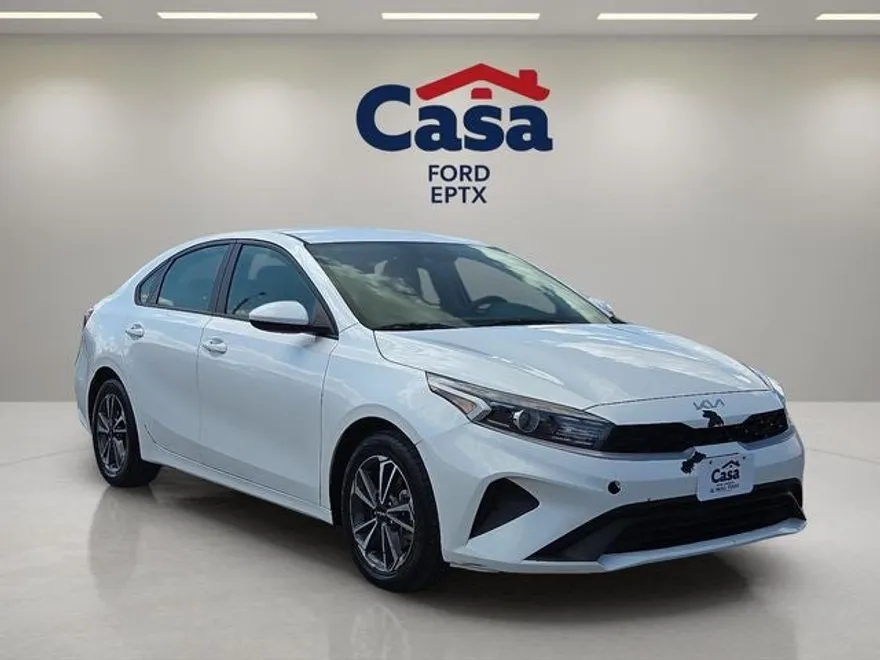 2023 Kia Forte LXS photo 1