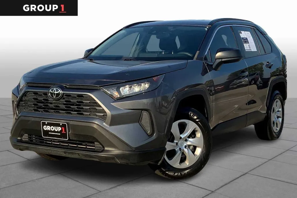 2021 Toyota RAV4 LE photo 1