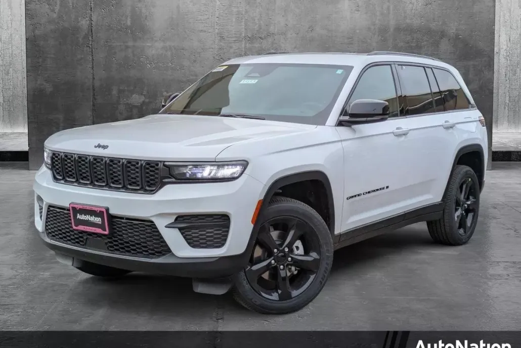 2025 Jeep Grand Cherokee Altitude photo 1