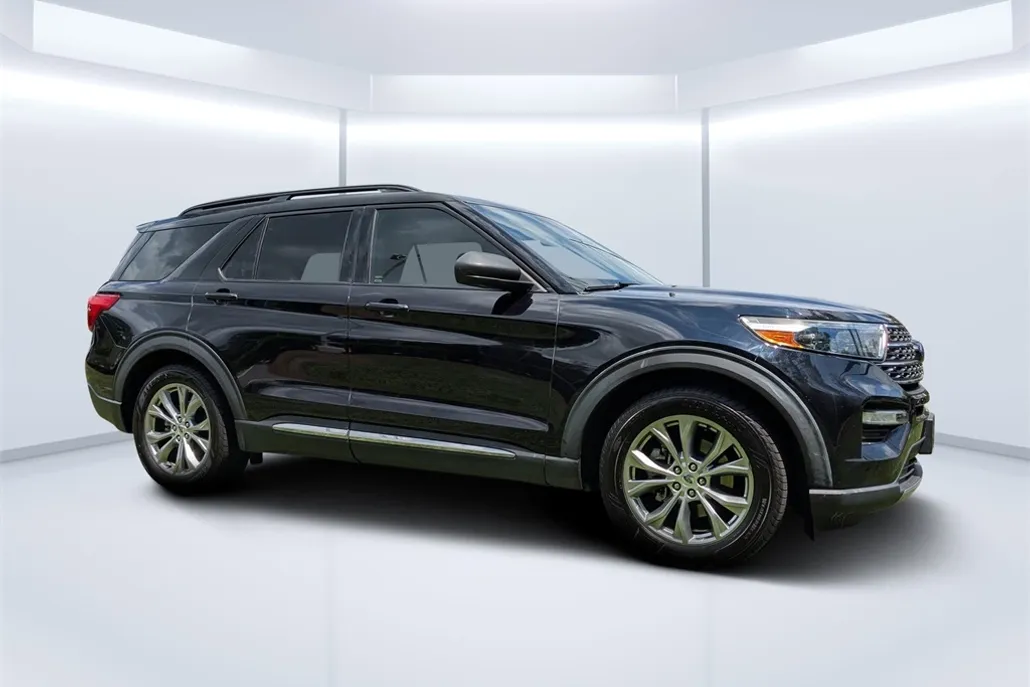 2020 Ford Explorer XLT photo 1