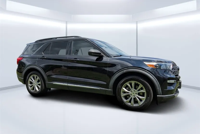 2020 Ford Explorer XLT photo 1