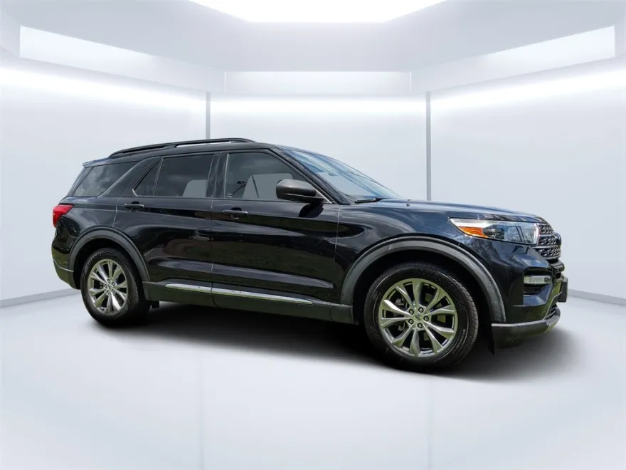 2020 Ford Explorer XLT photo 1