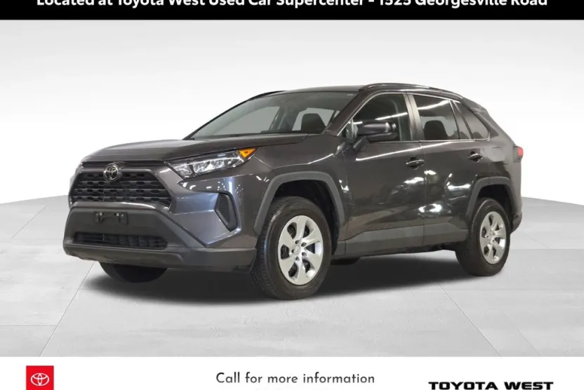 2021 Toyota RAV4 LE photo 1