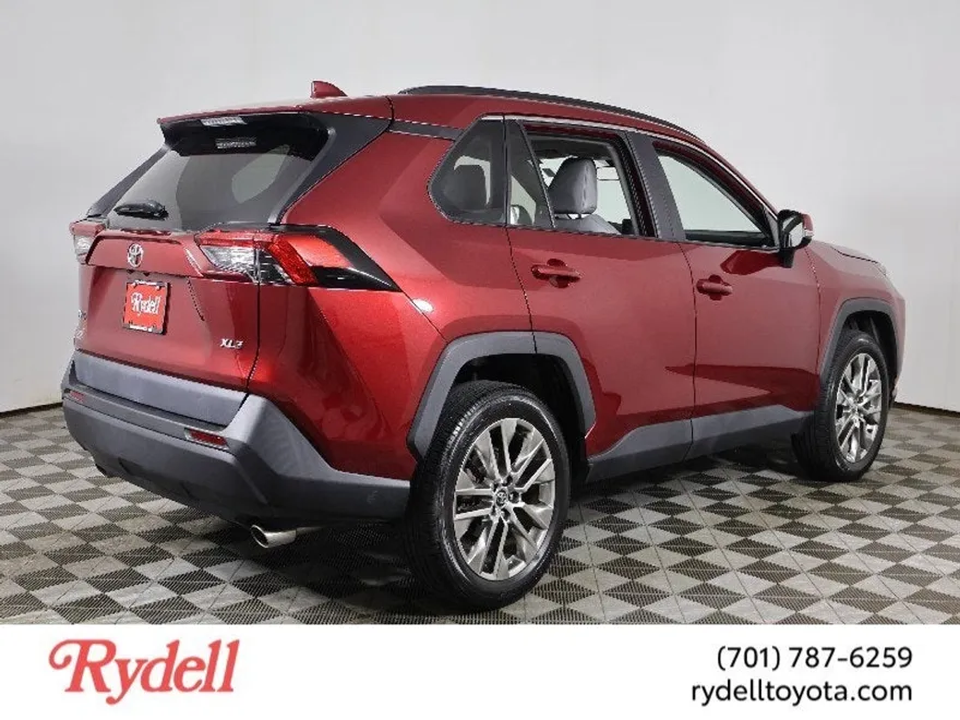 2020 Toyota RAV4 XLE Premium photo 1