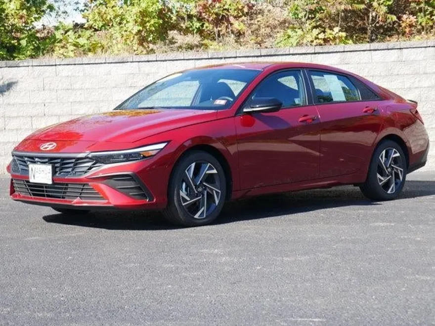 2025 Hyundai Elantra SEL Sport photo 1